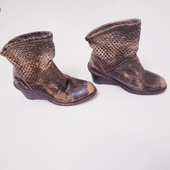 Bedstu Cobbler Series Dutchess Distressed Leather Wedge Brown Boots, Size 6 - Picture 4 of 11